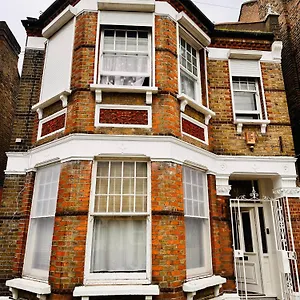 Bed & Breakfast Victorian Woods, Ilford