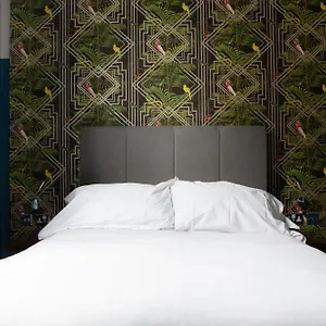 Hotel The Crown, London